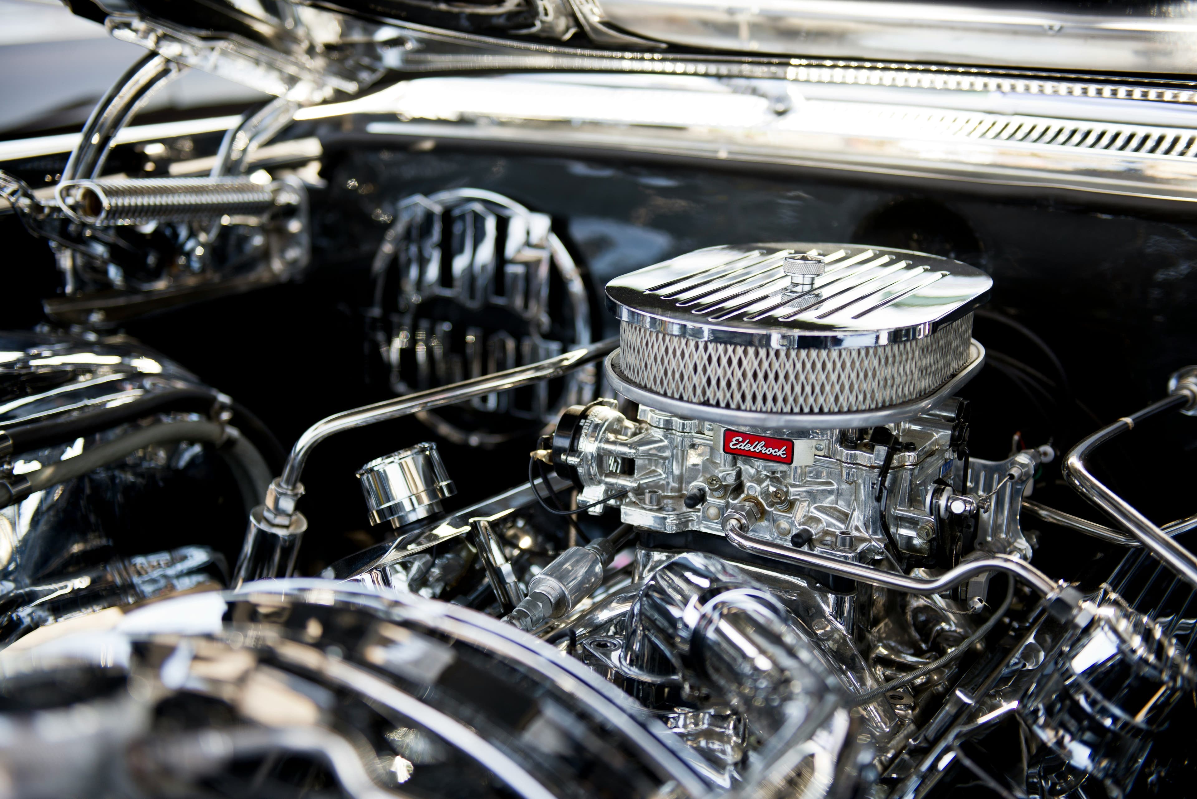 Old-school V8 carburetted engine tuned for high-performance driving and classic muscle car sound.