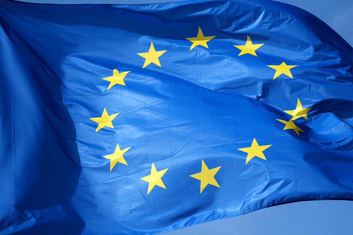 European Union flag representing EU automotive policy and the proposed 2035 internal combustion engine ban